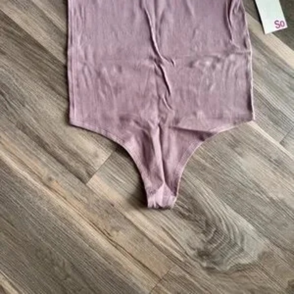 SO Seamless Scoop Neck Ribbed Tank Bodysuit Set of 2 Black & Mauve Size M - Picture 6 of 14